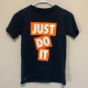 Nike T-shirt SZ Small